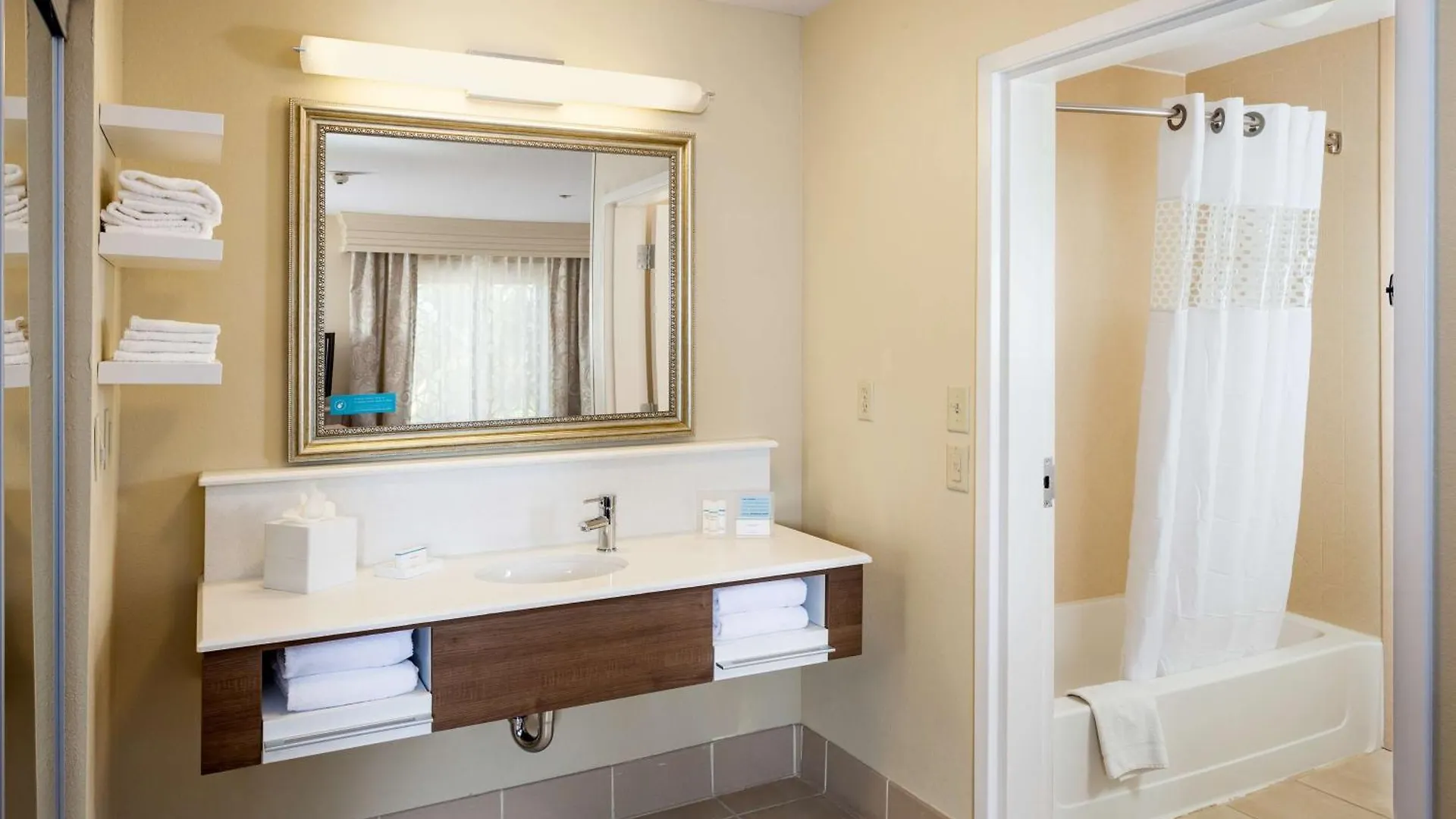 Hampton Inn & Suites Las Vegas-Red Rock/Summerlin